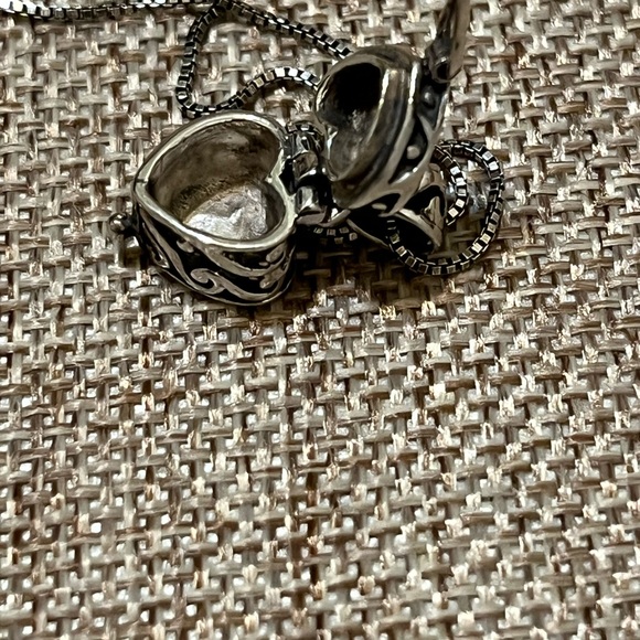 Vintage Sterling Silver charm Pendant. 925 Mark - Picture 7 of 10